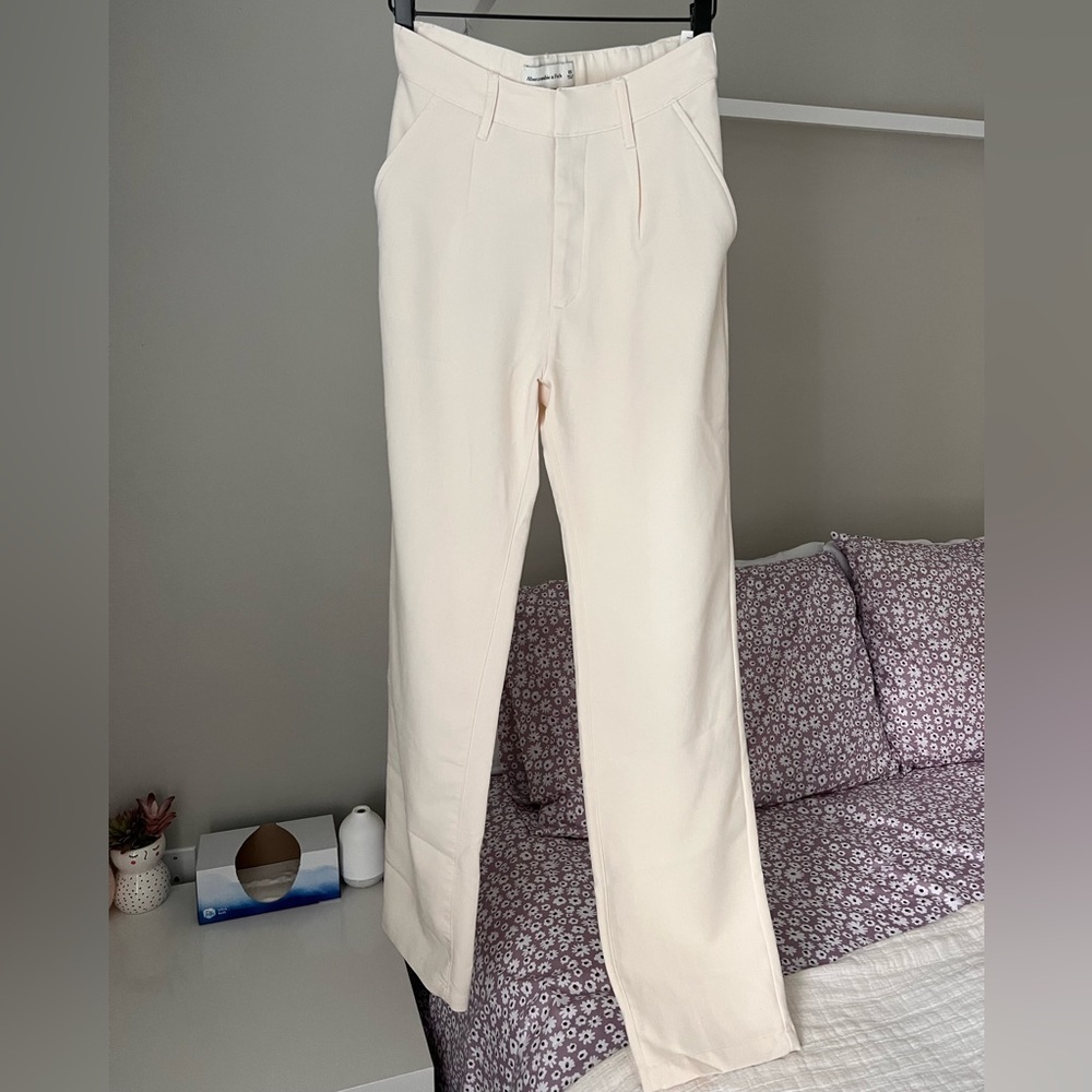 Abercrombie. Pants. Ivory